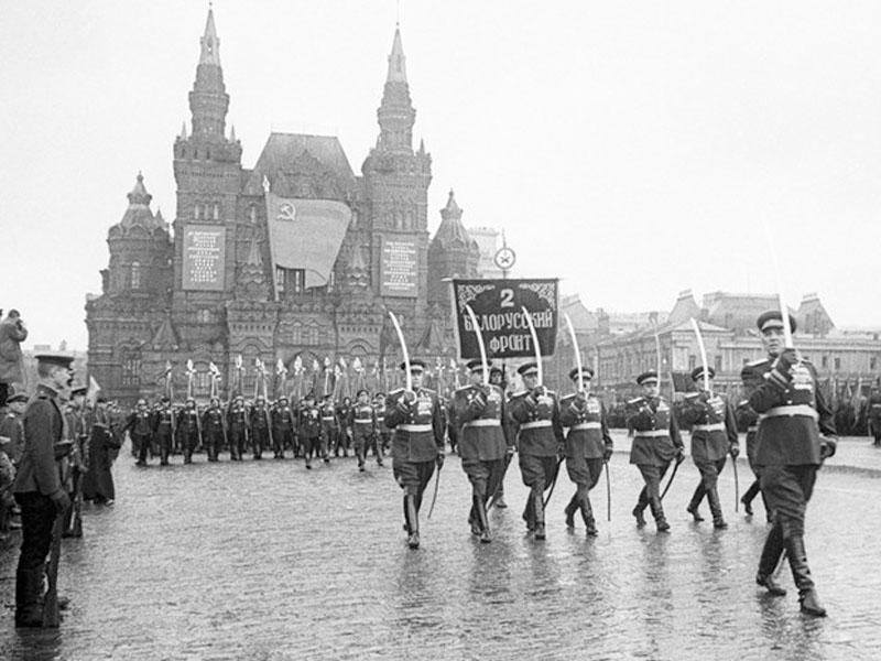 Парад Победы 24 июня 1945 года в Москве на Красной площади.